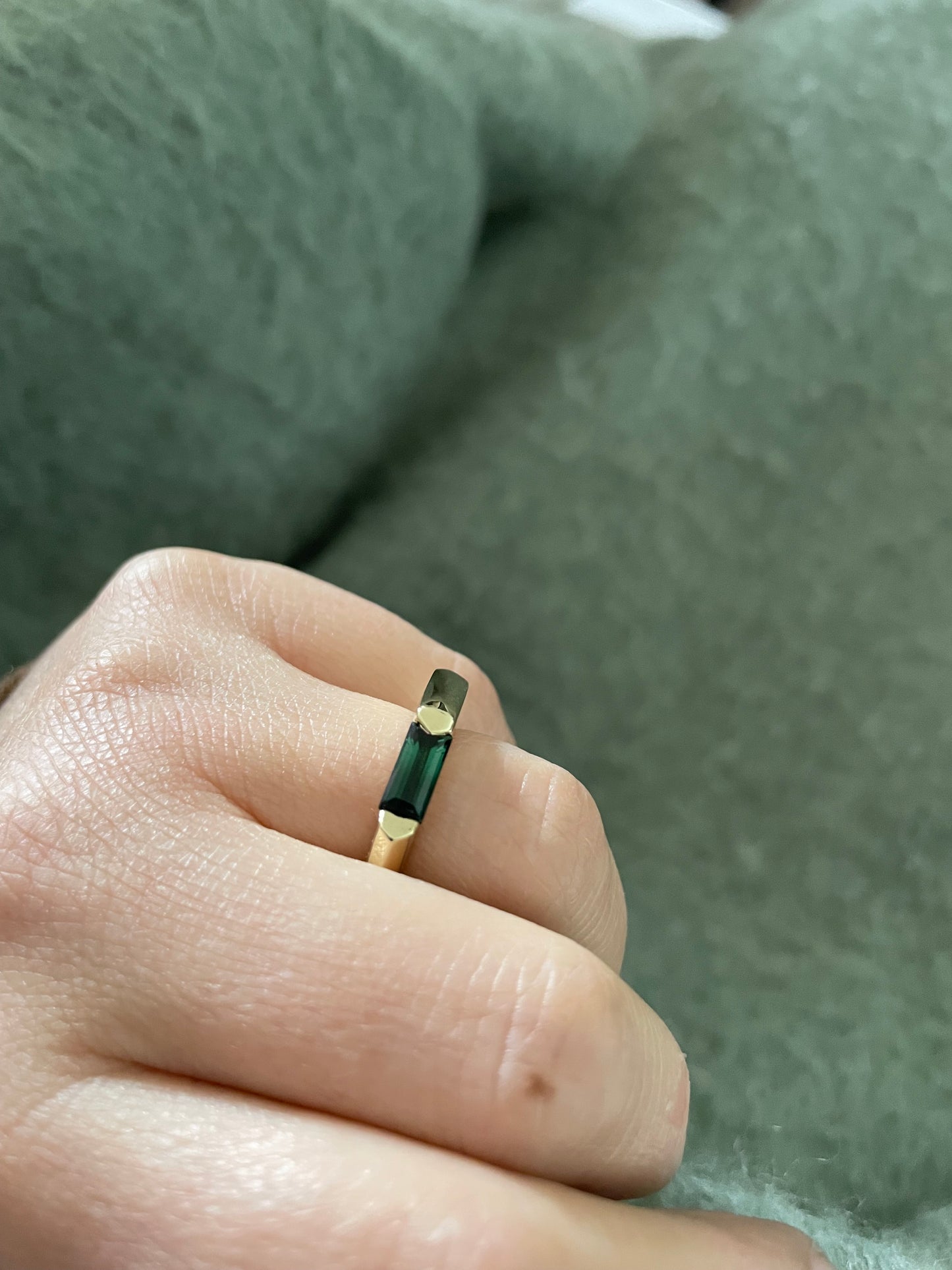 Gouden ring met een groene toermalijn