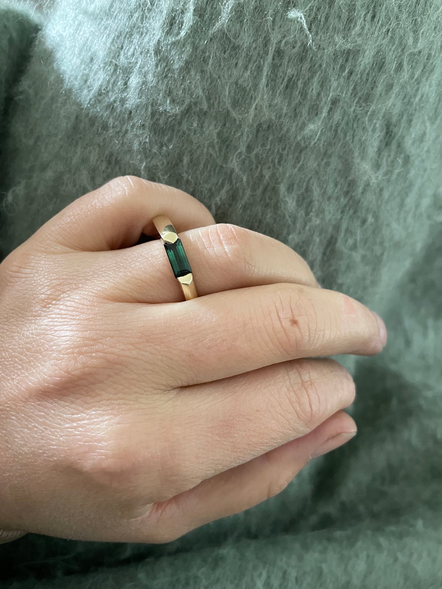 Gouden ring met een groene toermalijn