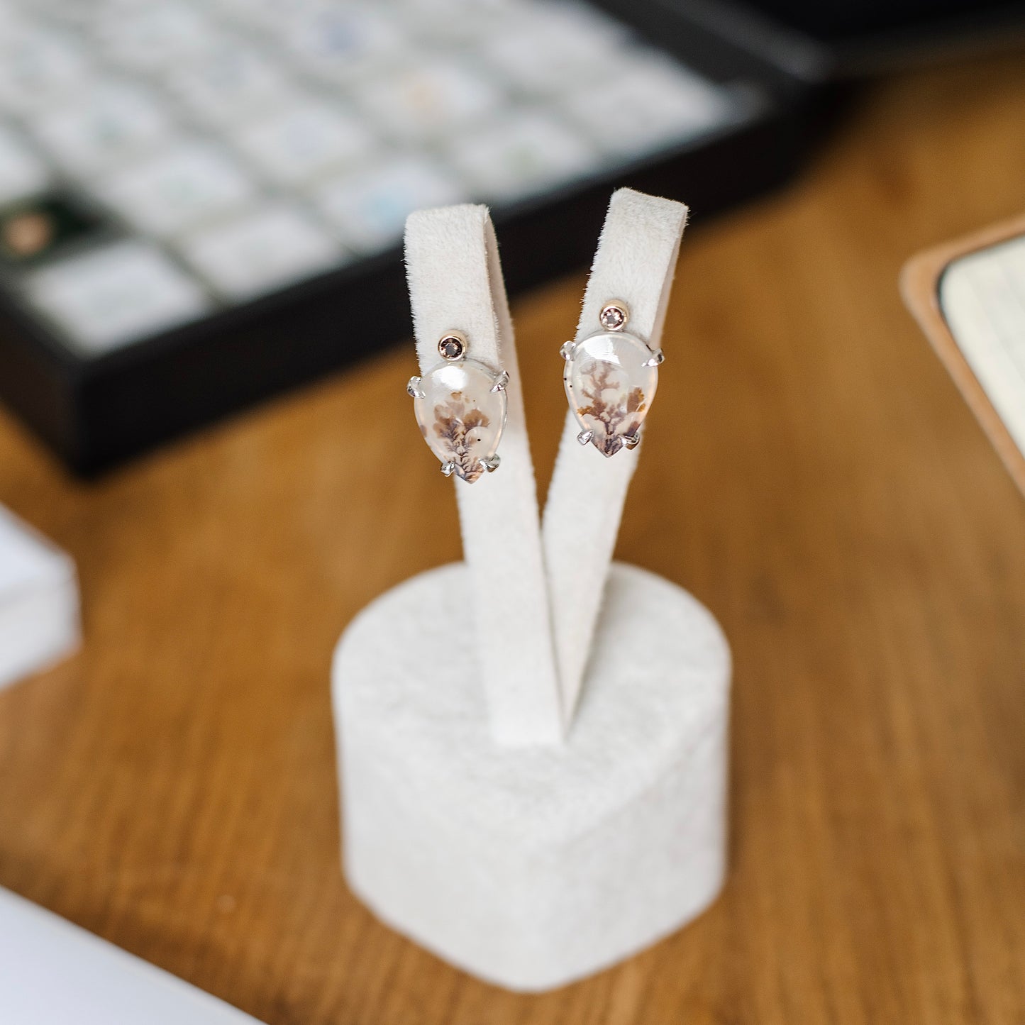 Zilveren oorbellen met dendriet quartz & rook quartz