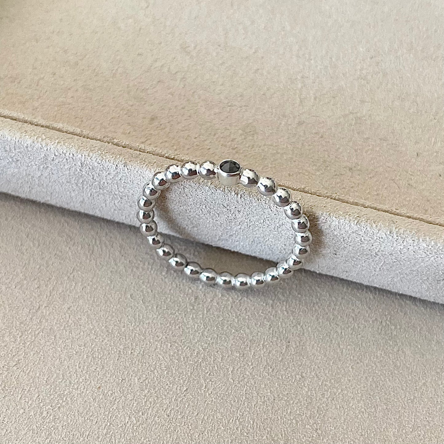 Zilveren ring met zout & peper diamant