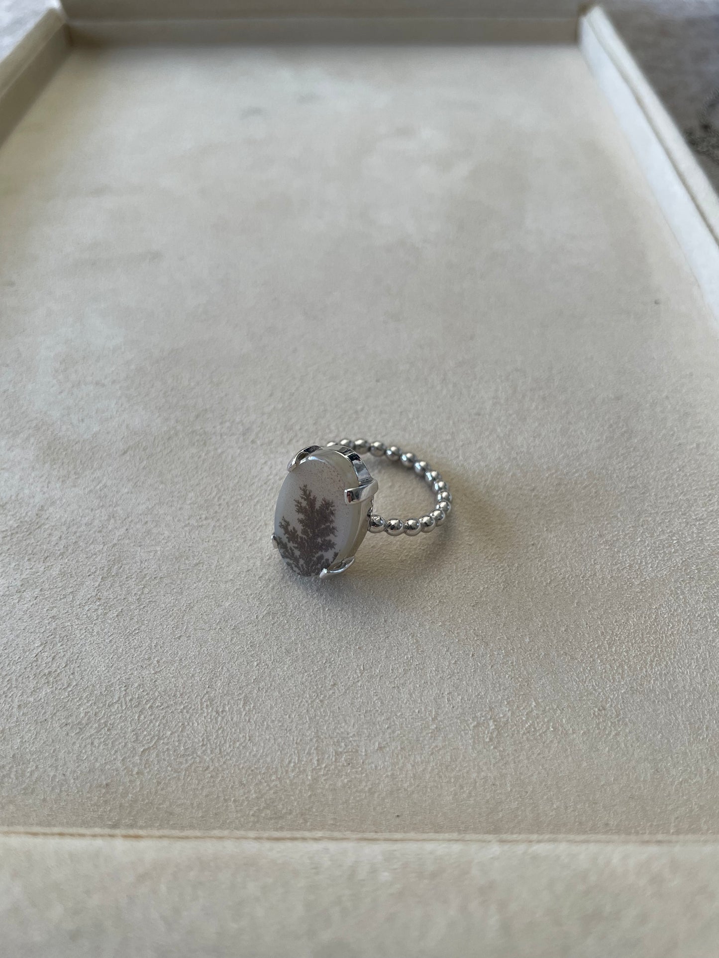 Zilveren ring met dendriet quartz