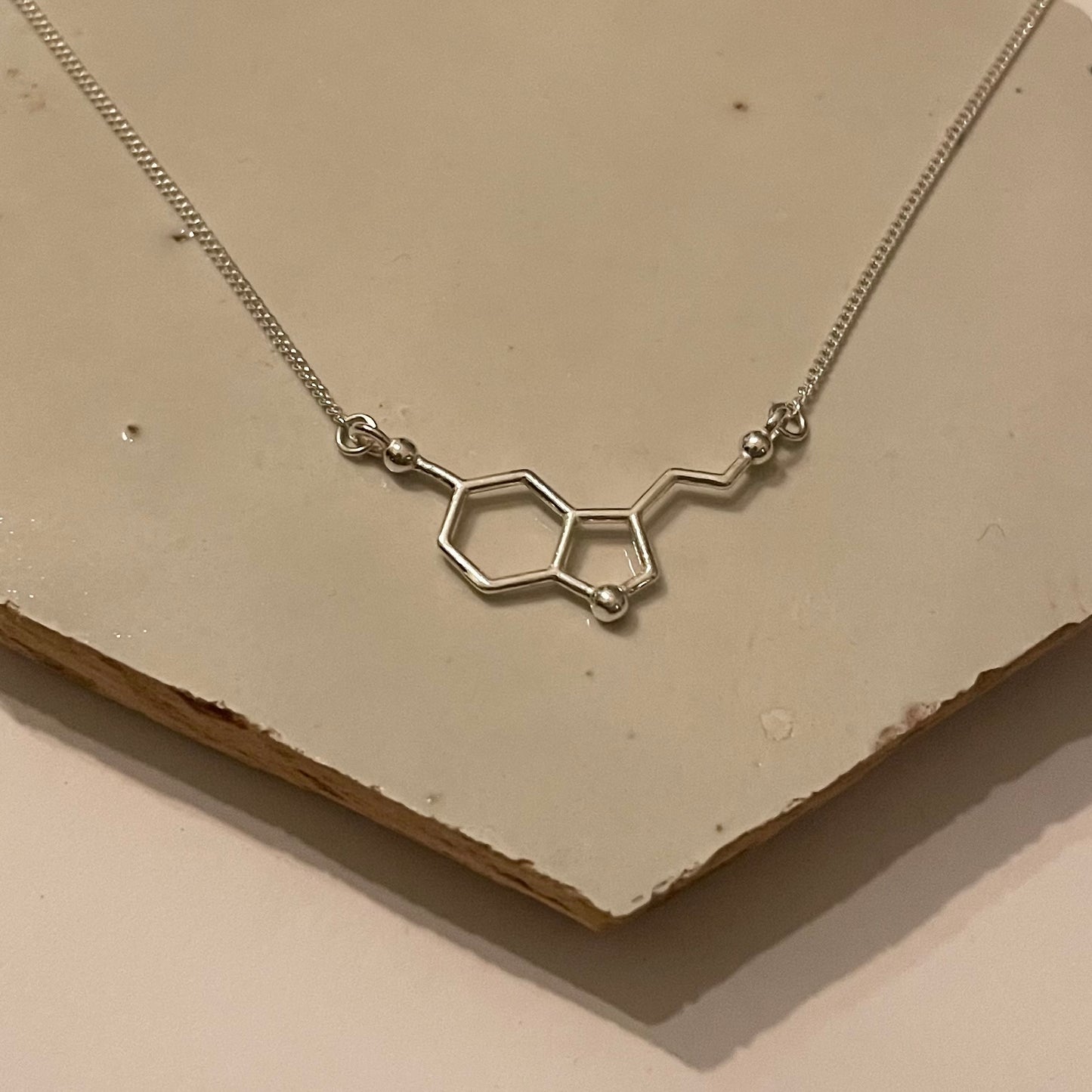 Zilveren collier molecule