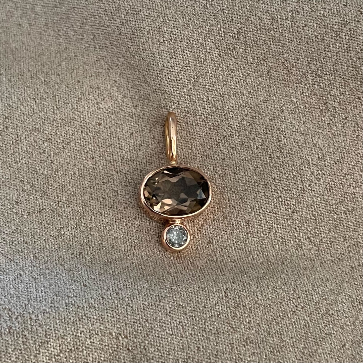 Gouden hanger rose met rookkwarts & diamant