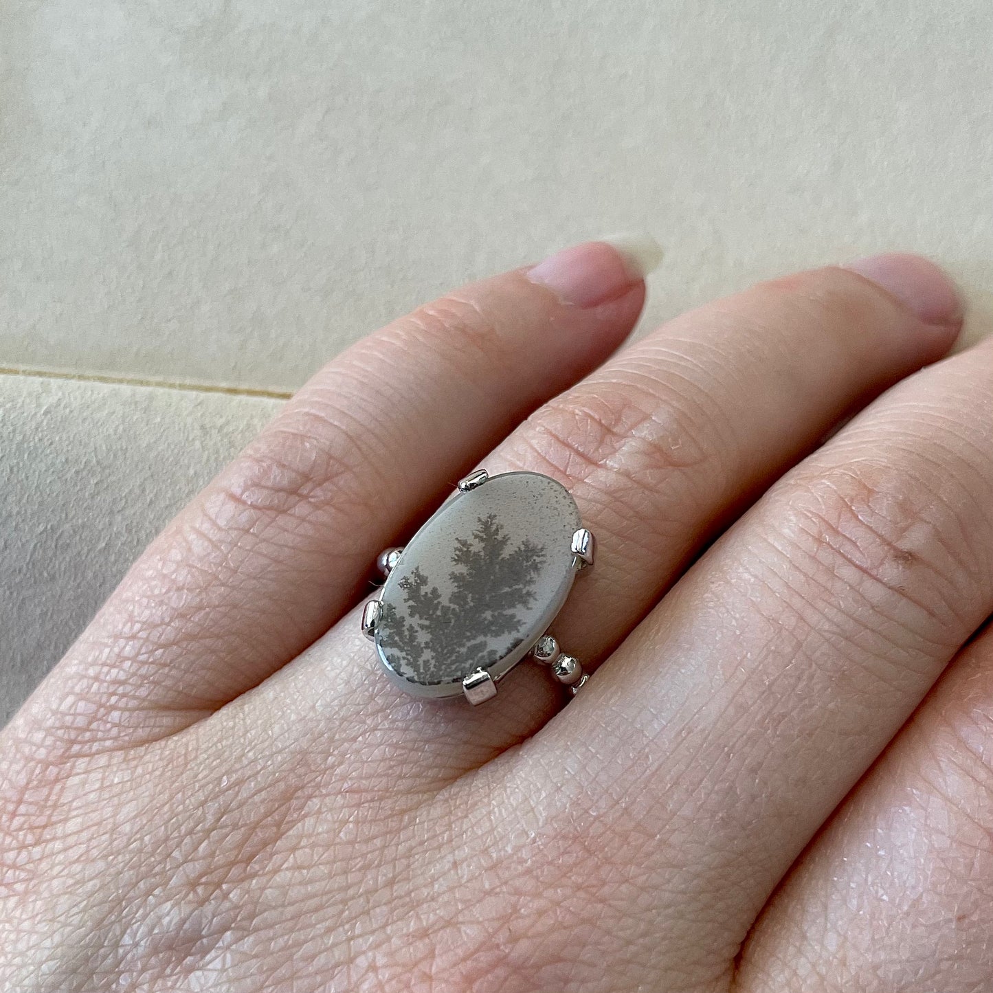 Zilveren ring met dendriet quartz