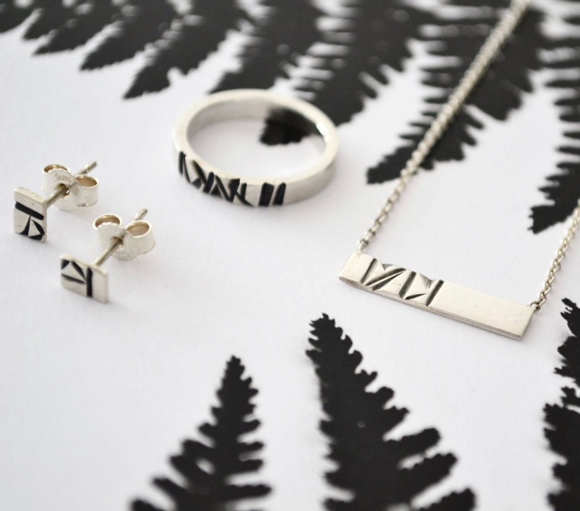 Zilveren collier geometric stripe