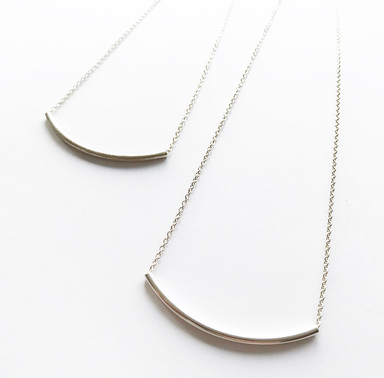 Zilveren collier boog