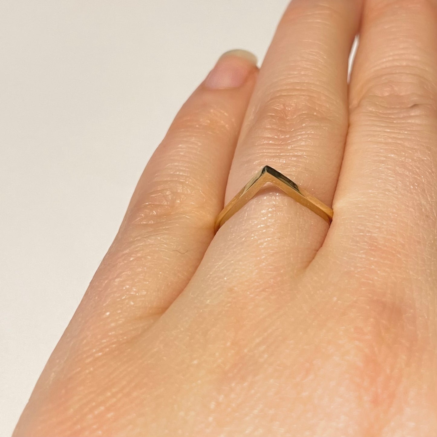 Gouden ring druppel vorm