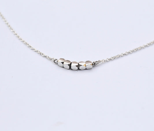 Zilveren collier met 5 facetjes