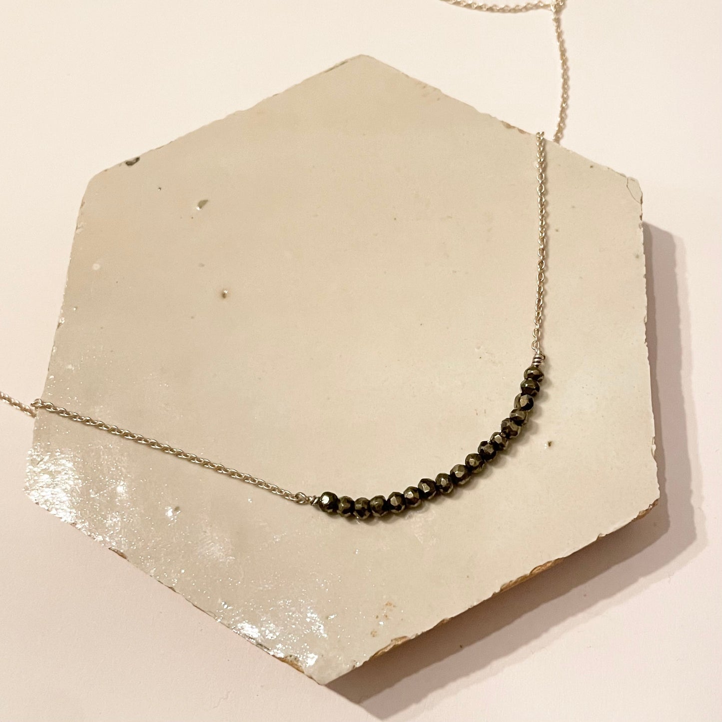 Zilveren collier met pyriet