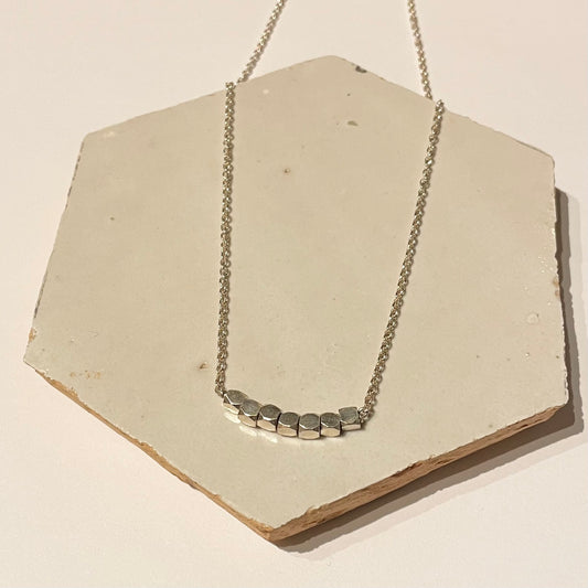 Zilveren collier met 7 facetjes