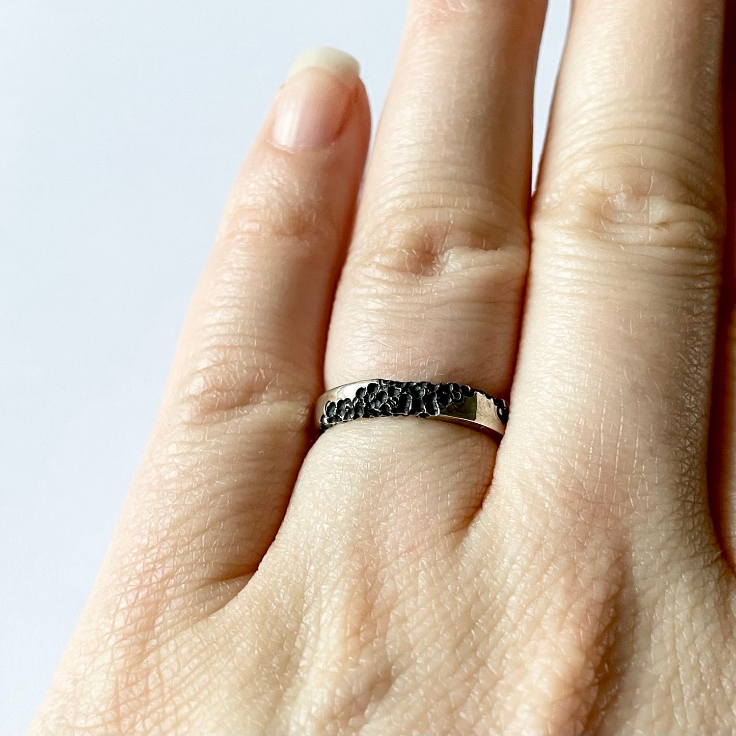 Zilveren ring organic stripe