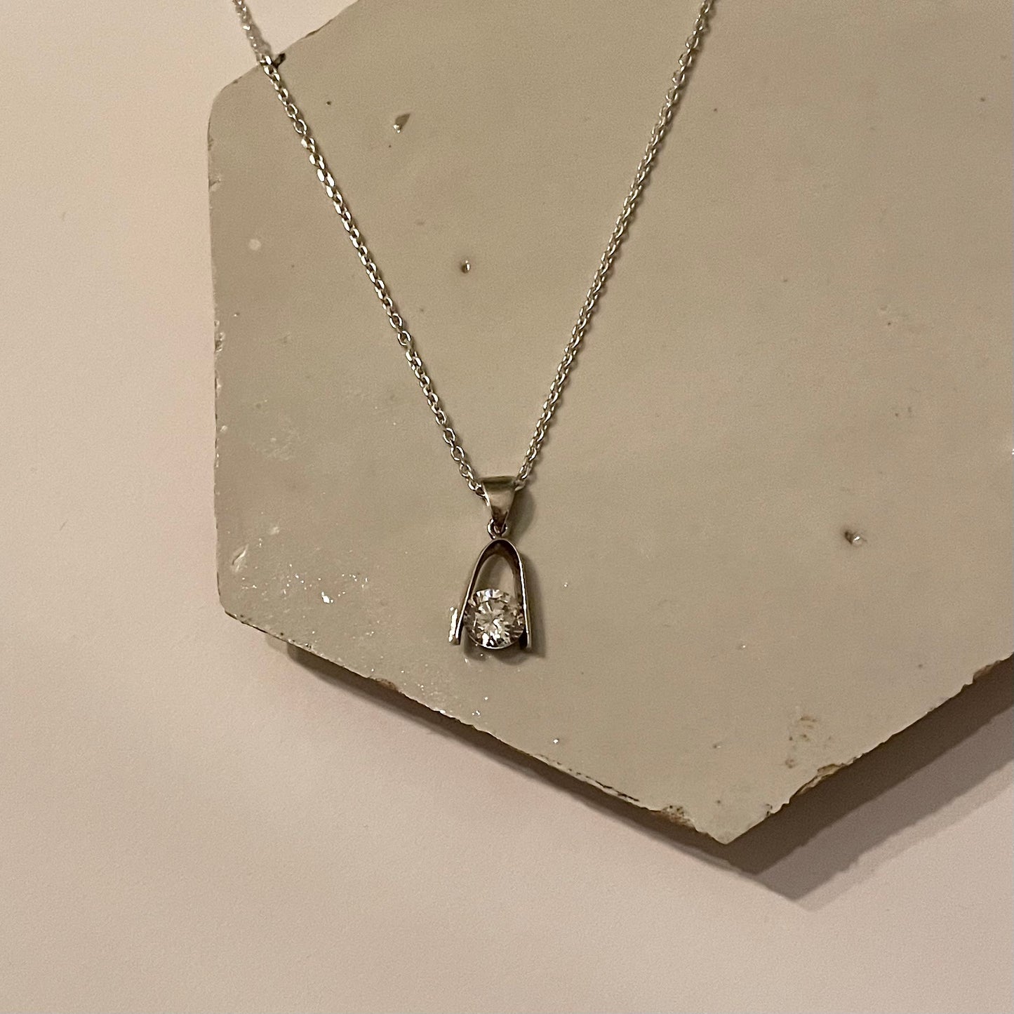 Zilveren hanger met zirconia