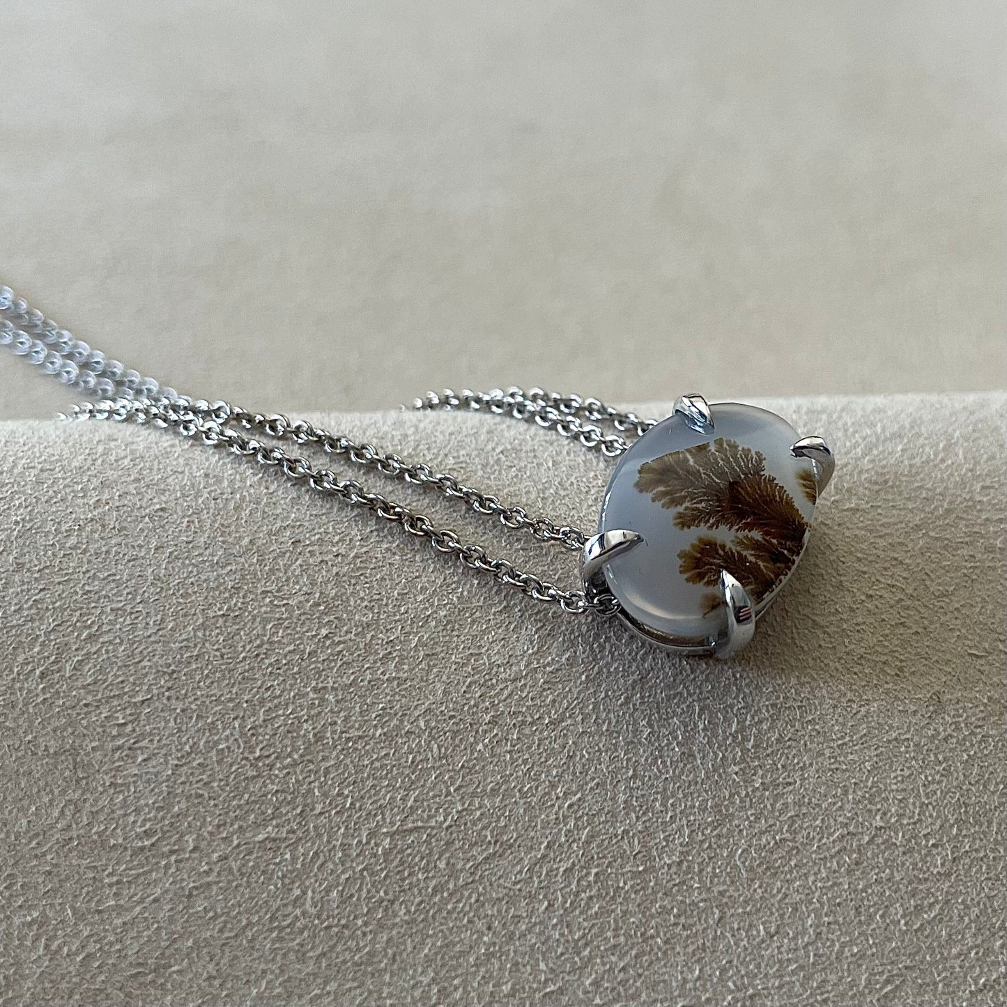 Zilveren collier met dendriet quartz