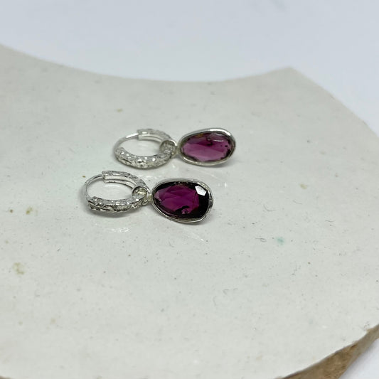 Zilveren oorbellen met robijn