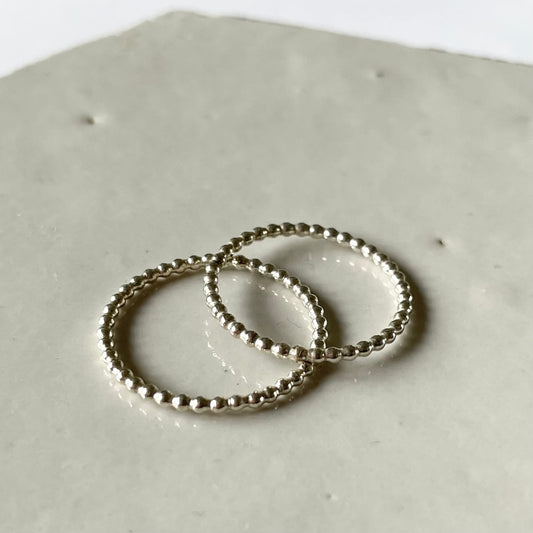 Zilveren ring met bolletjes