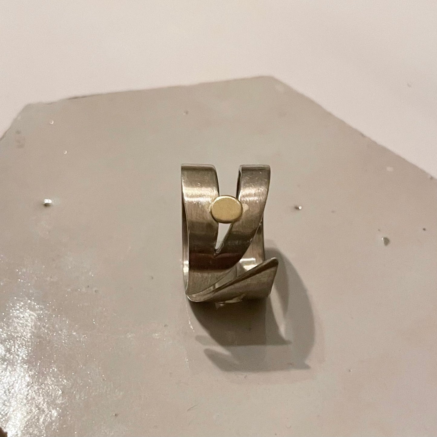 Zilveren ring met gouden details