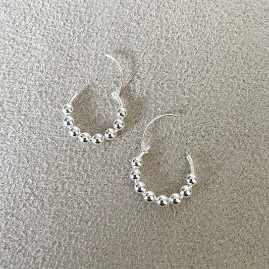 Zilveren oorbellen met bolletjes