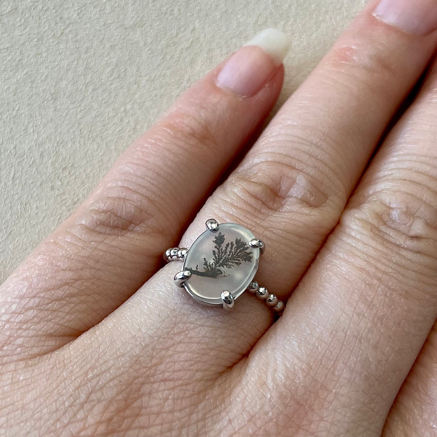 Zilveren ring met dendriet quartz
