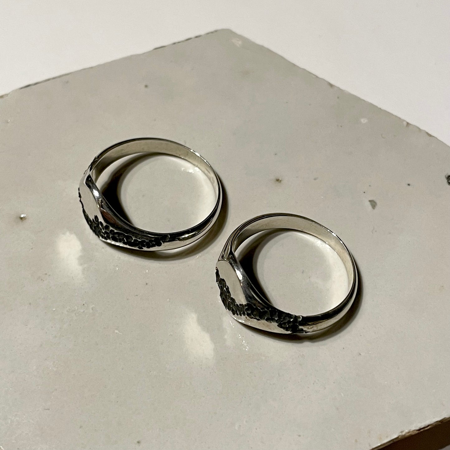 Zilveren signet ring big organic