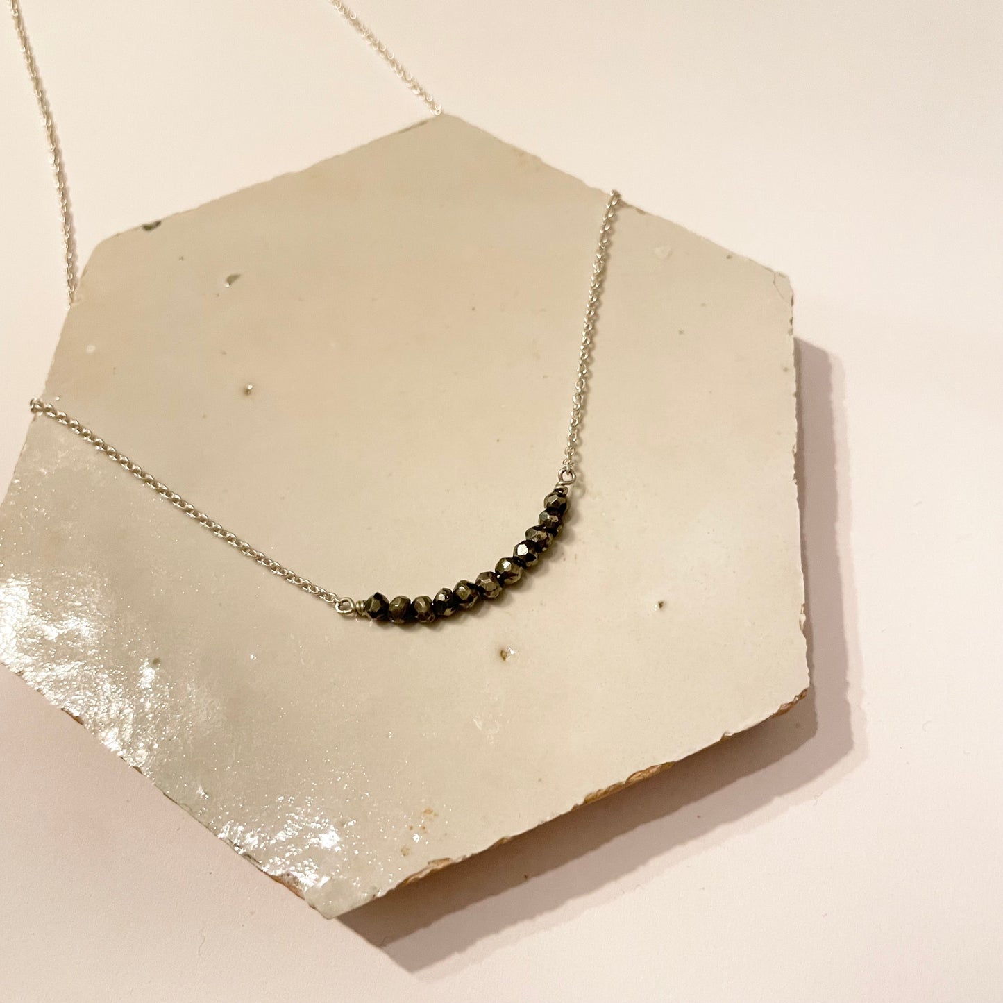 Zilveren collier met pyriet