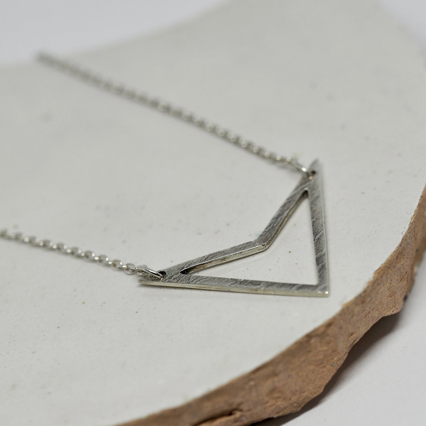 Zilveren collier triangle open