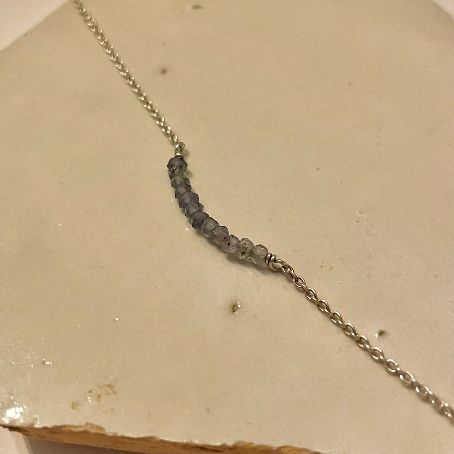 Zilveren collier met blauwgrijze labradoriet