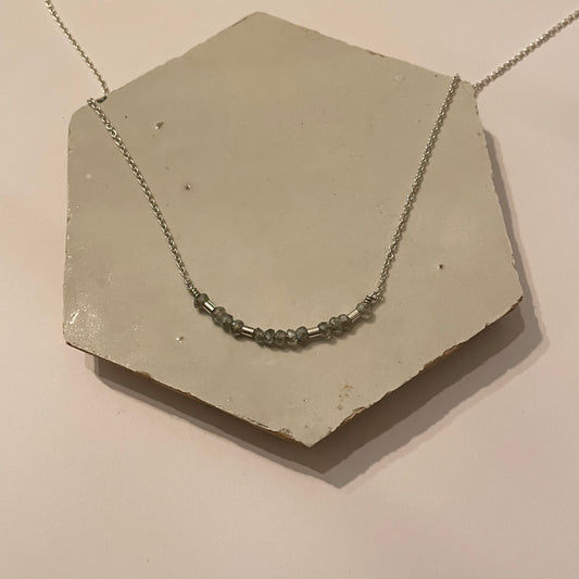 Zilveren collier little tube labradoriet