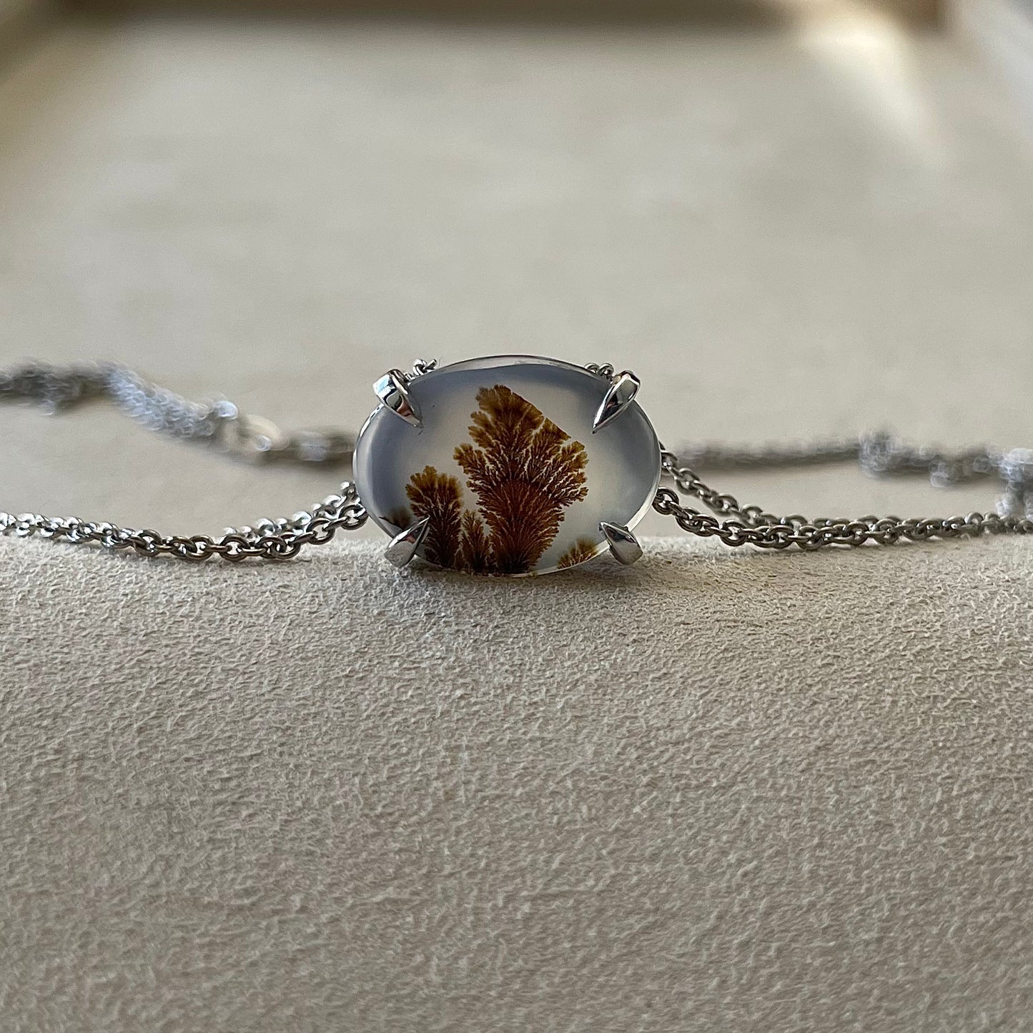 Zilveren collier met dendriet quartz