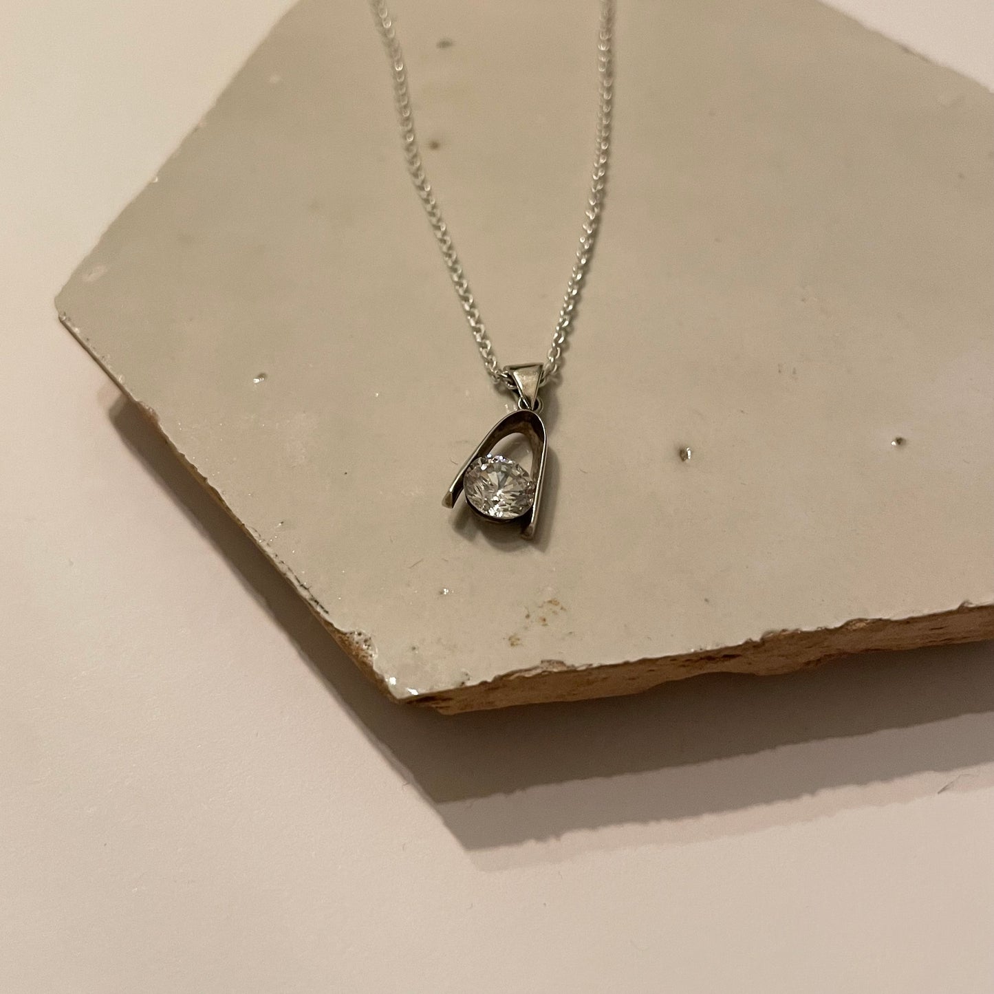 Zilveren hanger met zirconia