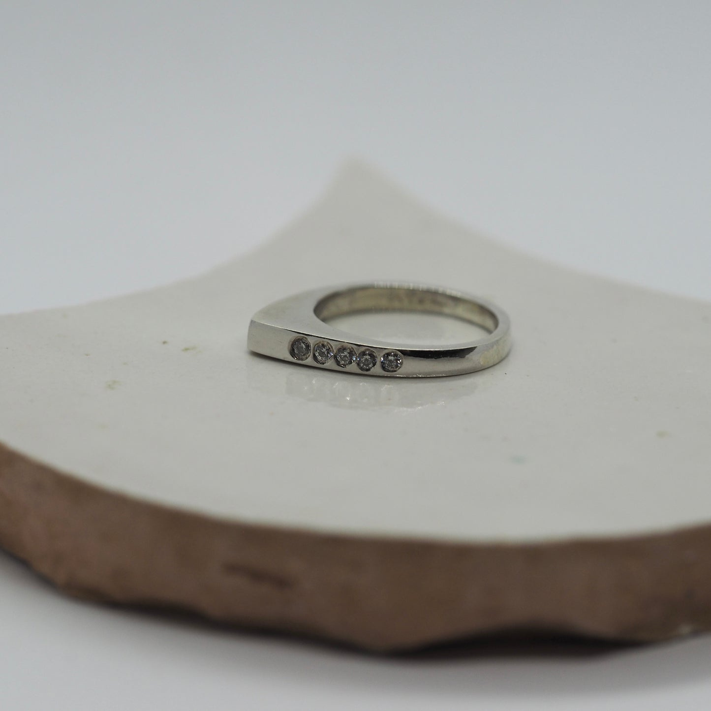 Zilveren ring druppel met zirconia