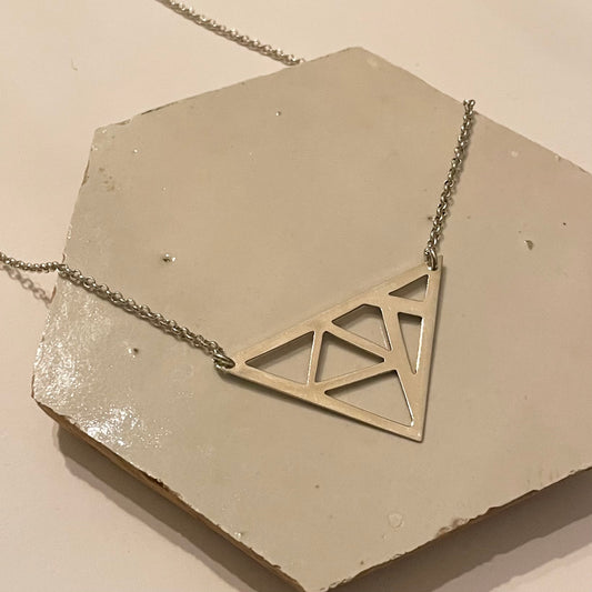 Zilveren collier driehoek