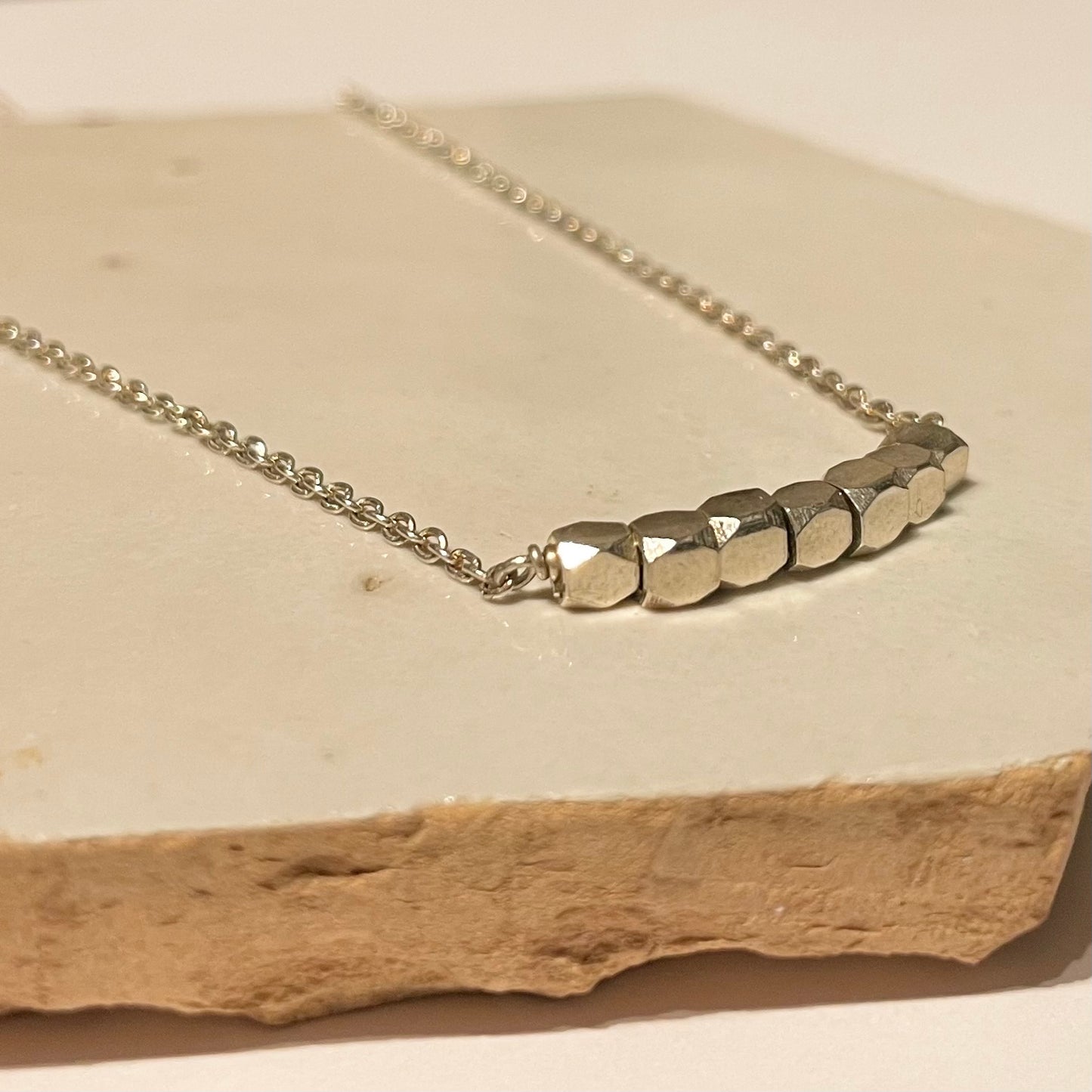 Zilveren collier met 7 facetjes