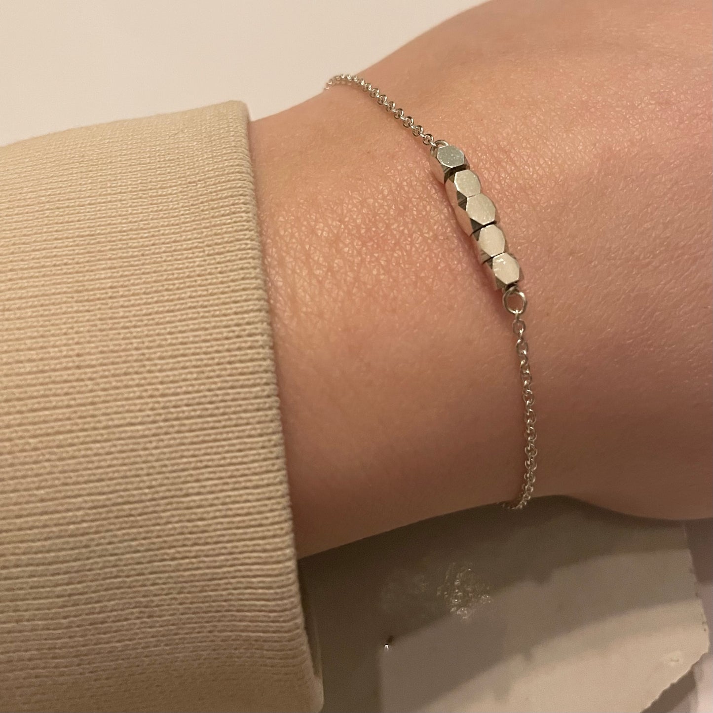 Zilveren armband met 5 facetjes