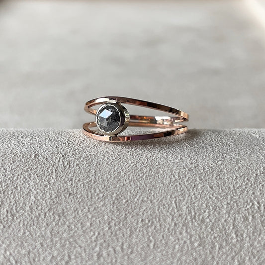 gouden ring met zout & peper diamant