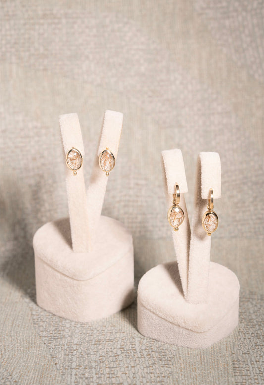Gouden oorknoppen met goud rutiel kwarts