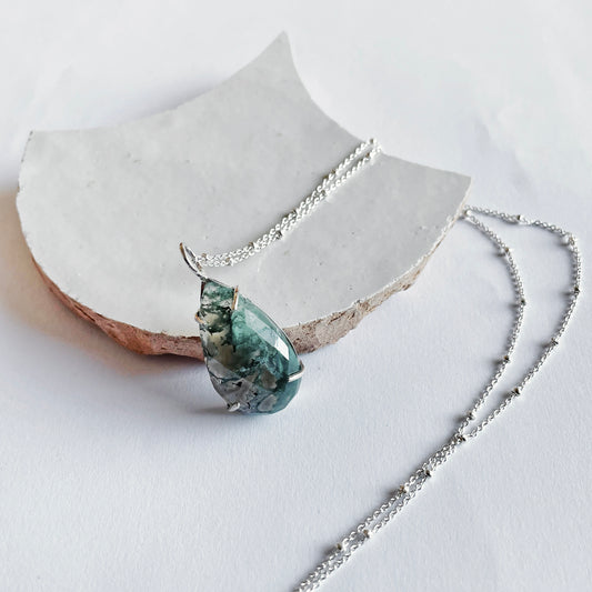 Zilveren collier met mosagaat