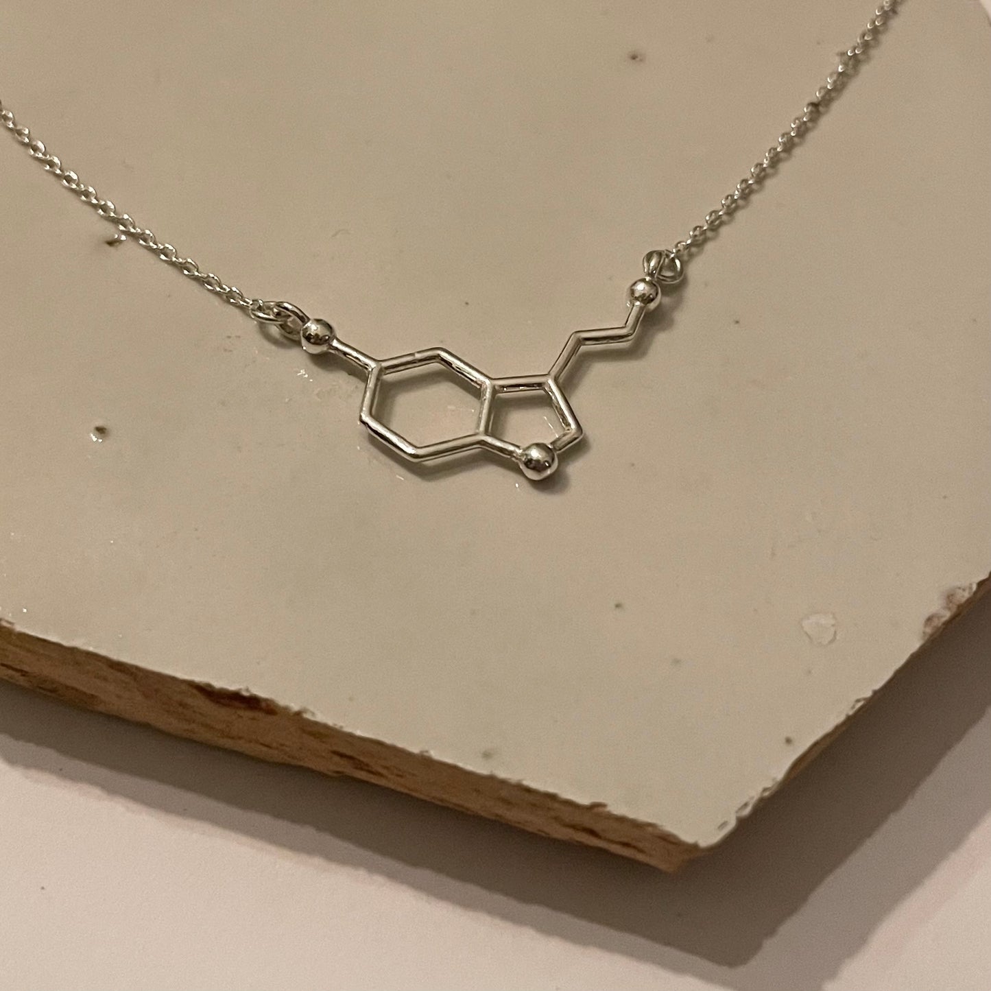 Zilveren collier molecule
