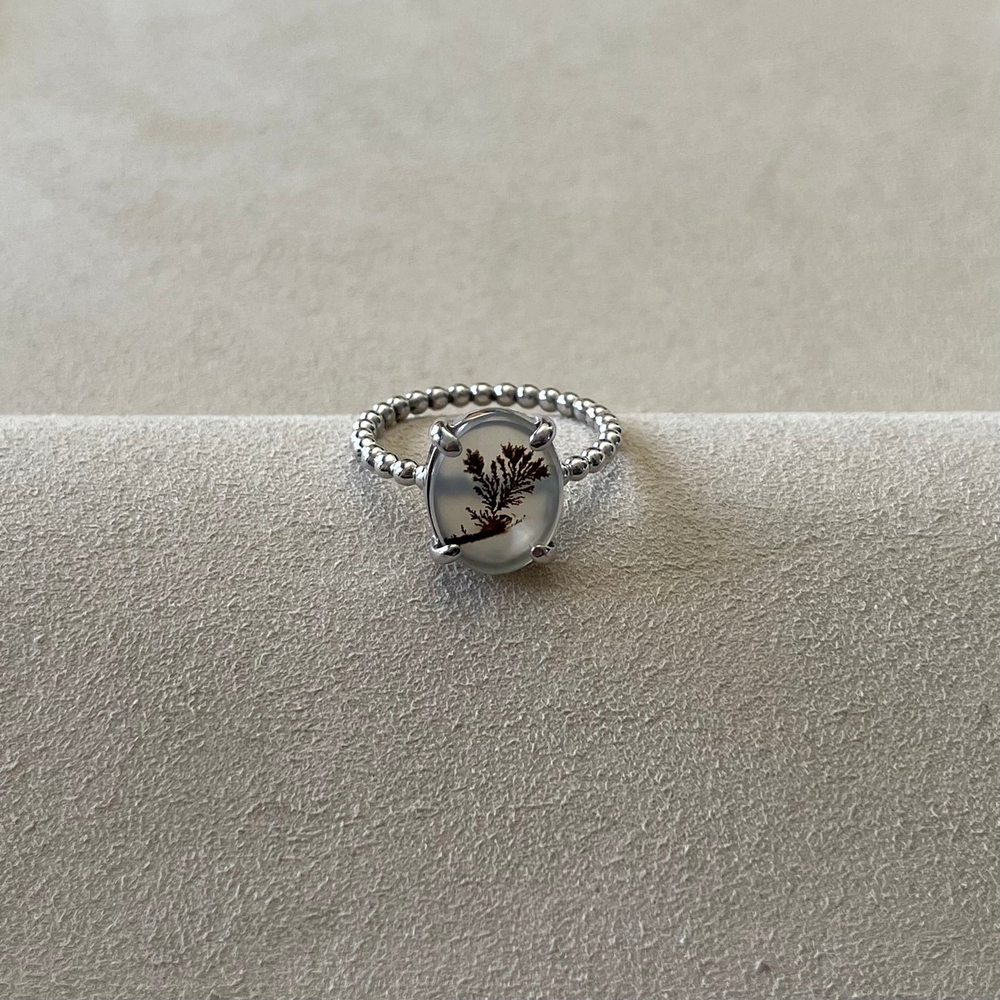 Zilveren ring met dendriet quartz