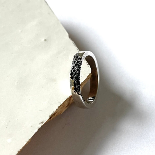 Zilveren ring organic stripe