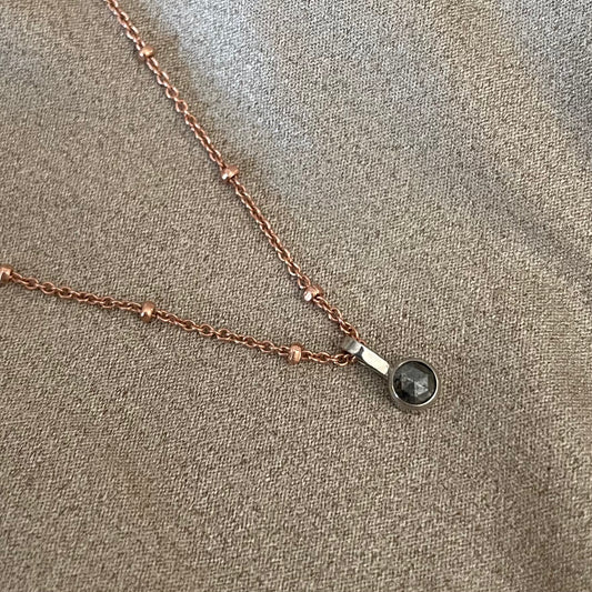 Gouden hanger witgoud met zout & peper diamant