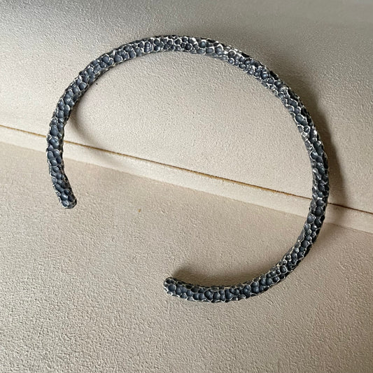 Zilveren armband bewerkt