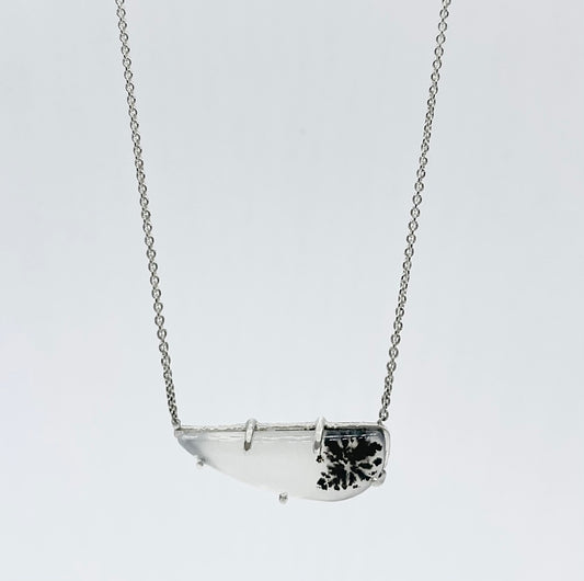 Zilveren collier met dendritic quartz