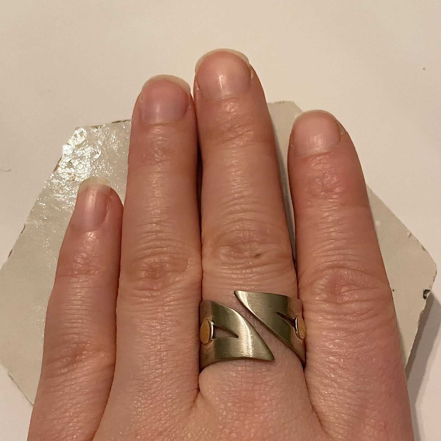 Zilveren ring met gouden details