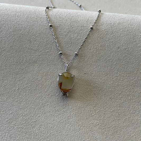 Zilveren hanger met montana agaat