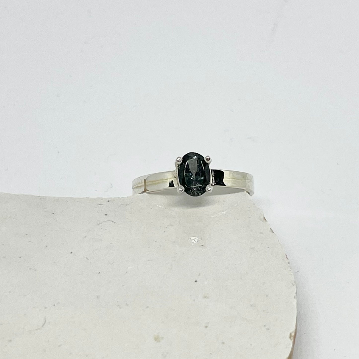 Zilveren ring met groenblauwe toermalijn