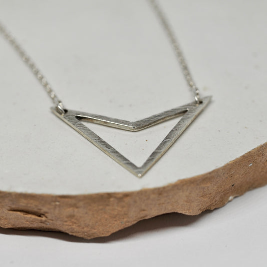 Zilveren collier triangle open