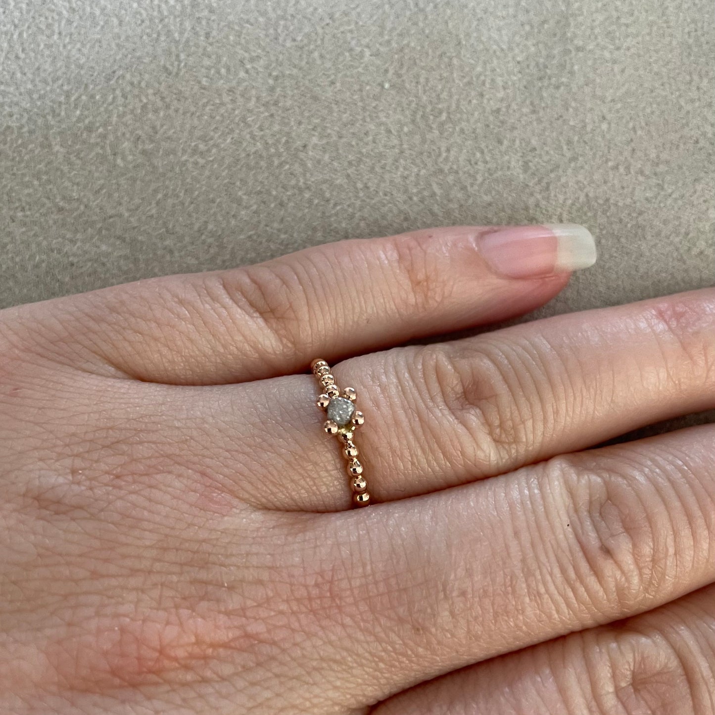 Gouden ring met ruwe diamant