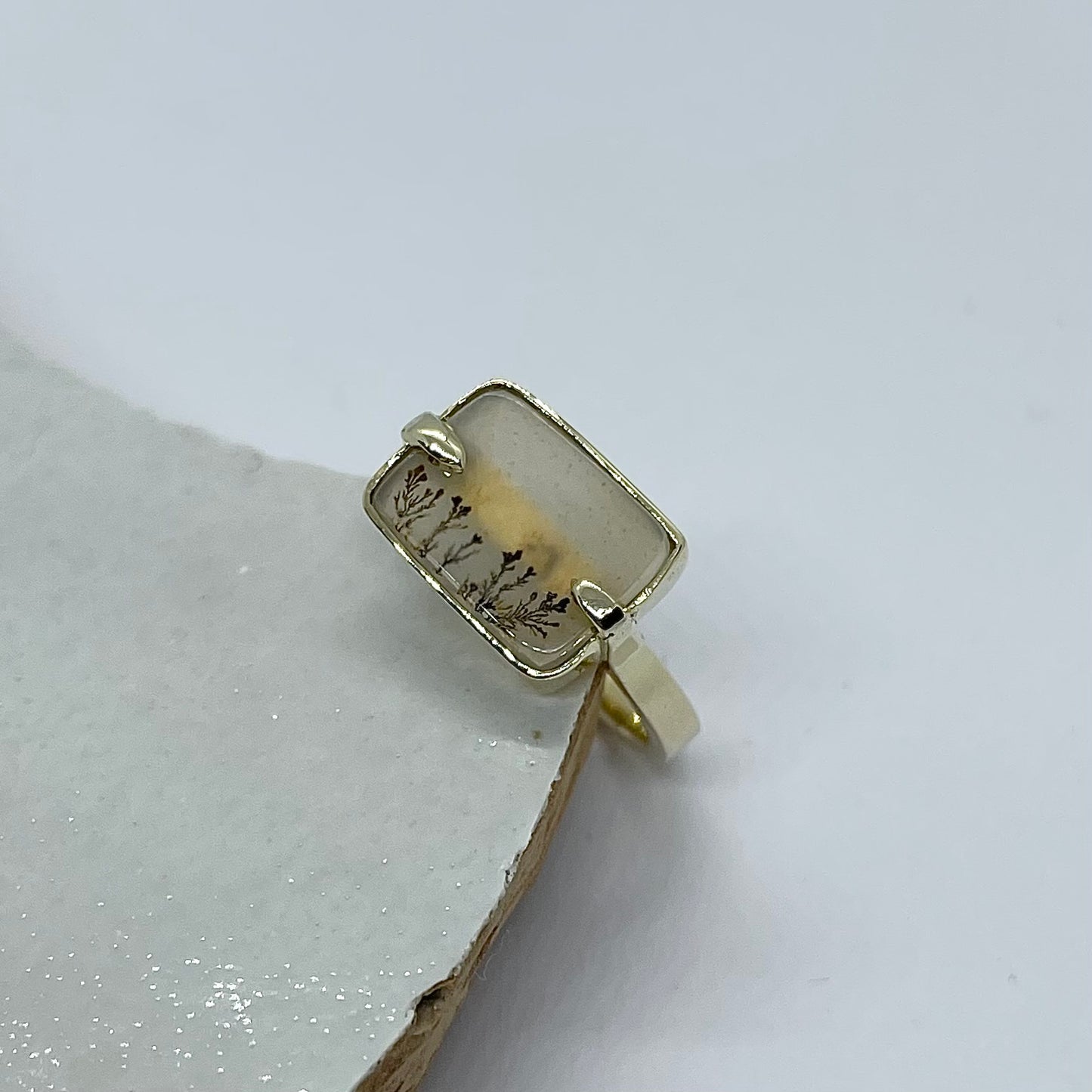 Gouden ring met dendrite quartz