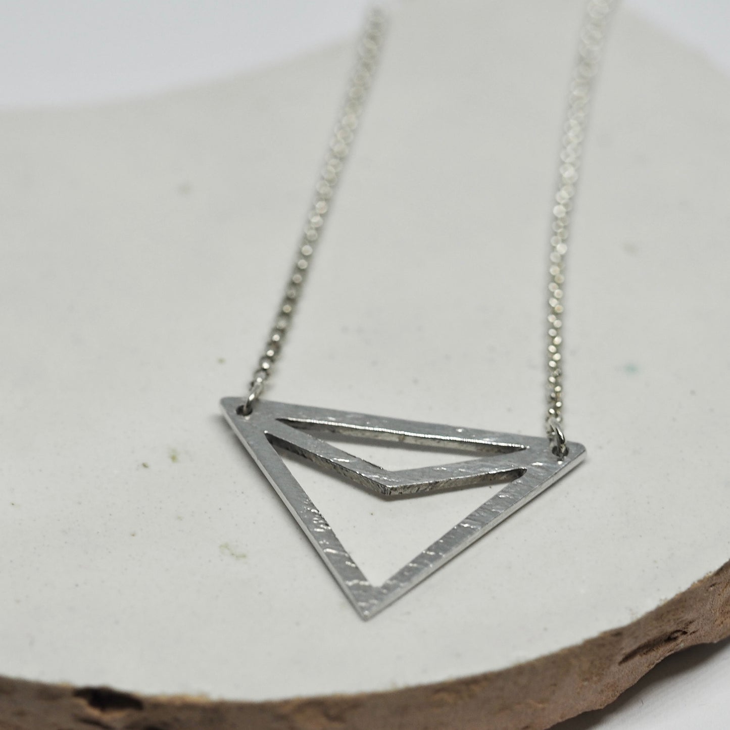 Zilveren collier triangle