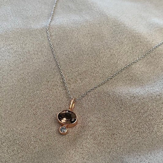 Gouden hanger rose met rookkwarts & diamant